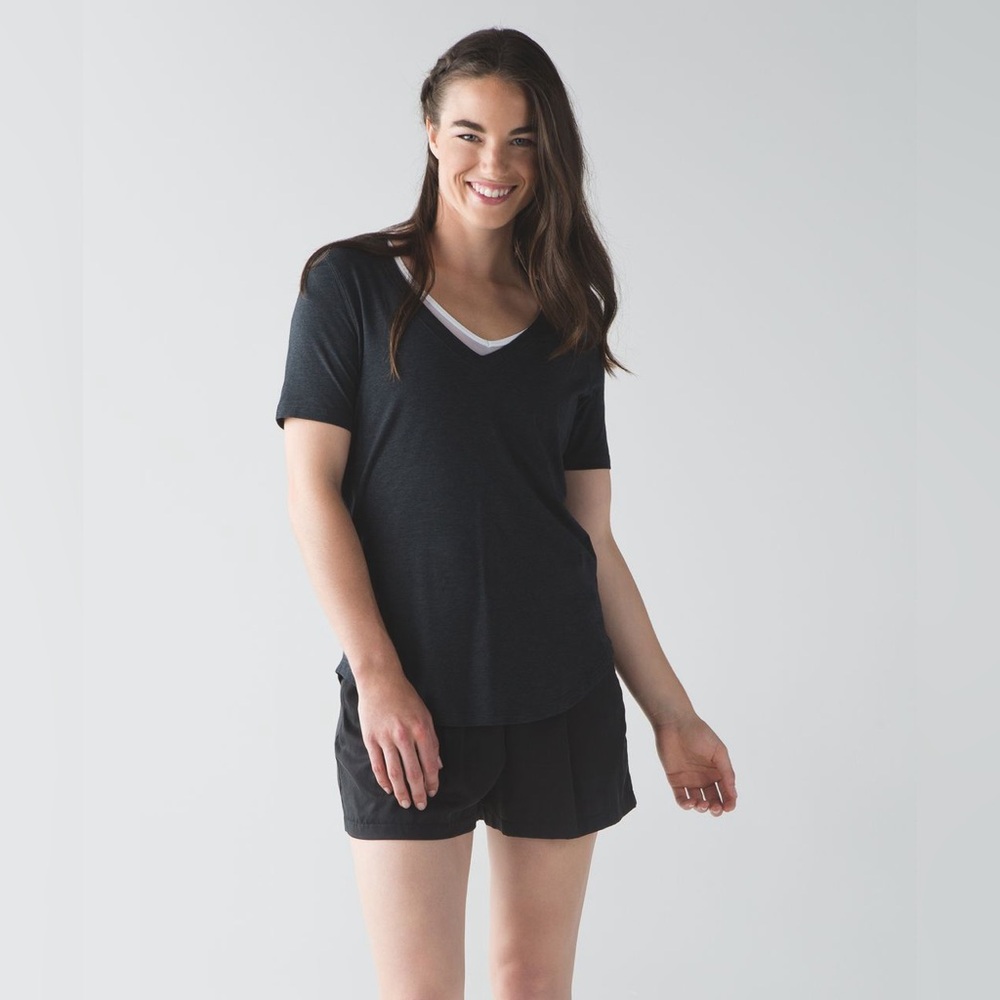 Lululemon Love Tee III Heathered Black Size 4‎